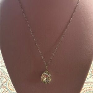 NWOT- Elegant Silver Pendant Necklace W/pear shaped clear gemstone